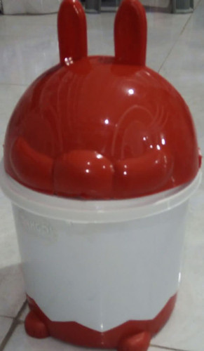 سطل اشغال پلاستیکی