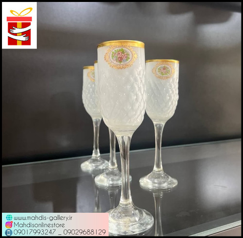 جام پایه دار شیری طرح گل رز