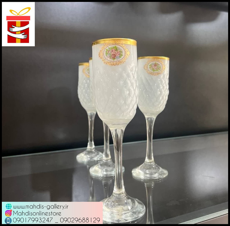 جام پایه دار شیری طرح گل رز